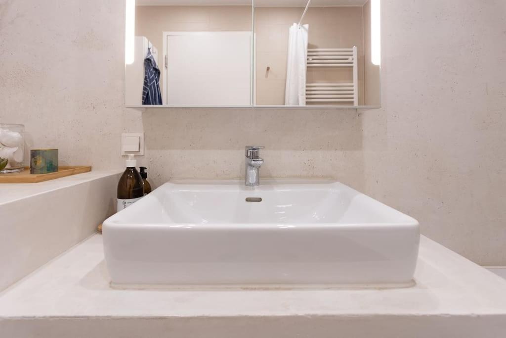 Dream Apartment - Central And Quiet With Ac And Free Parking Garage Wien Exteriör bild